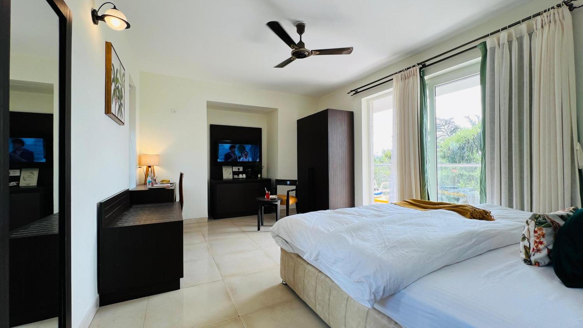 Bluo Amani Vagator - Boutique Hotel Goa Анжуна Экстерьер фото