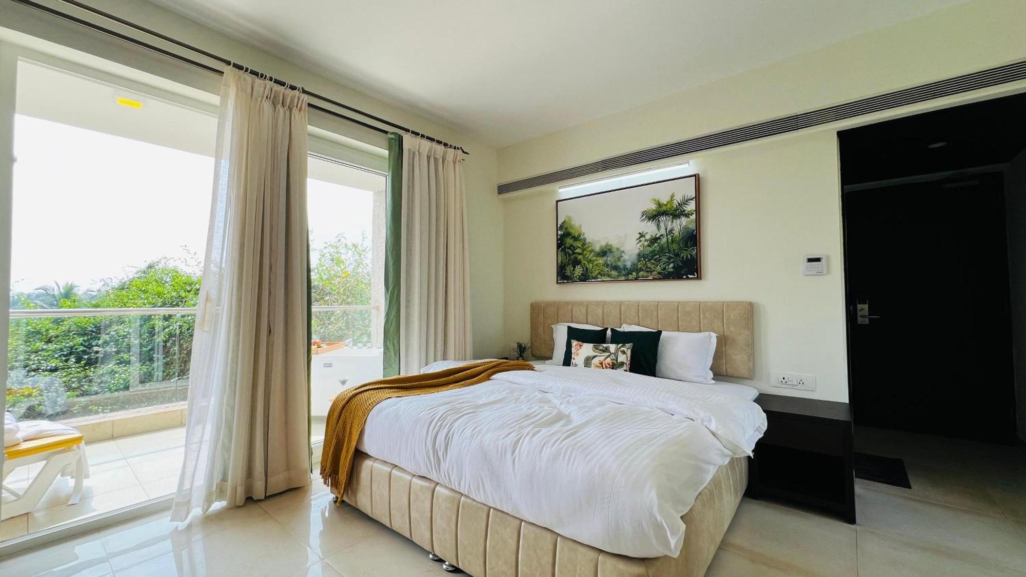 Bluo Amani Vagator - Boutique Hotel Goa Анжуна Экстерьер фото