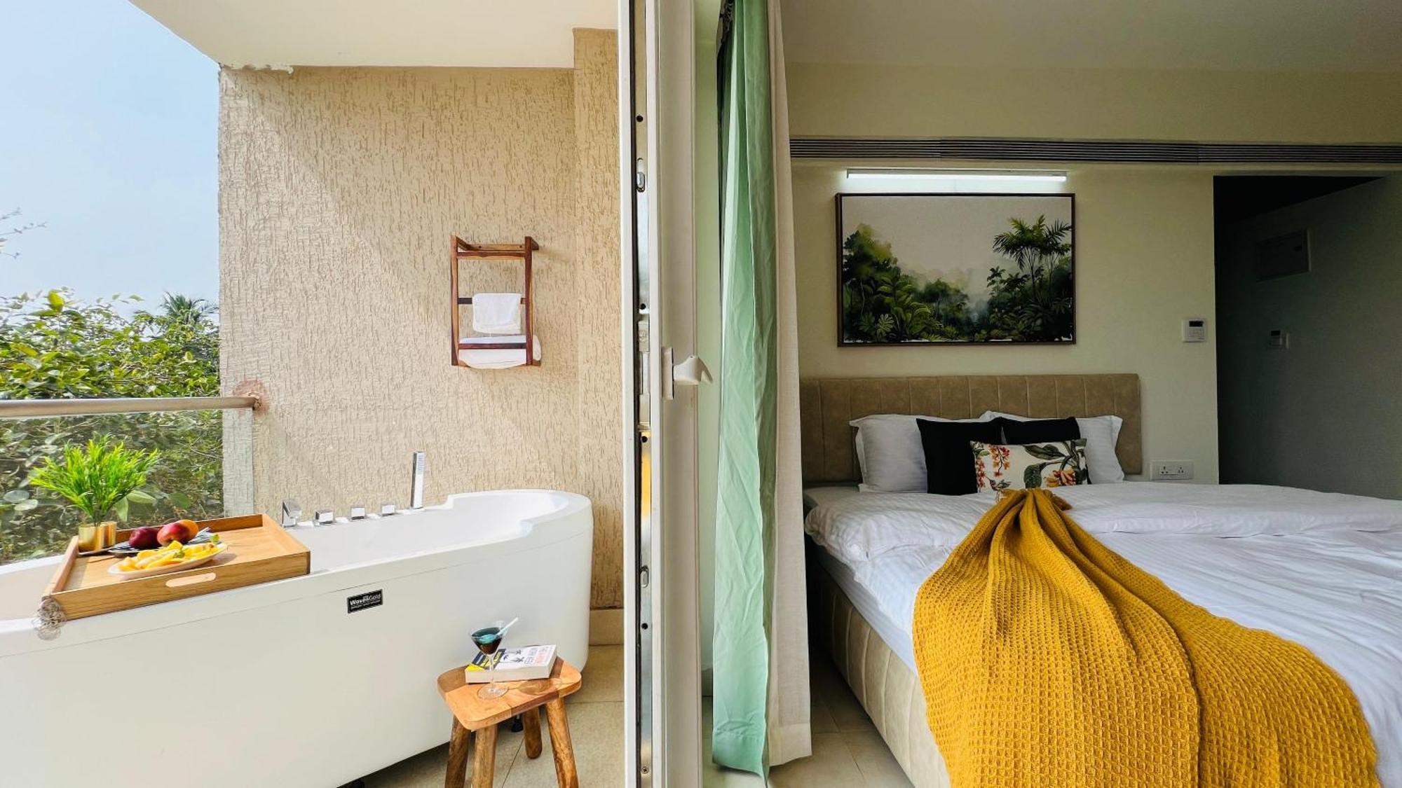 Bluo Amani Vagator - Boutique Hotel Goa Анжуна Экстерьер фото