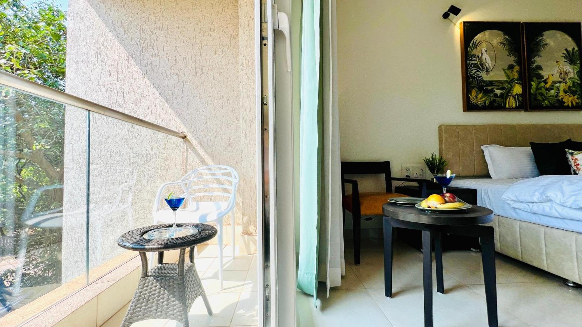 Bluo Amani Vagator - Boutique Hotel Goa Анжуна Экстерьер фото