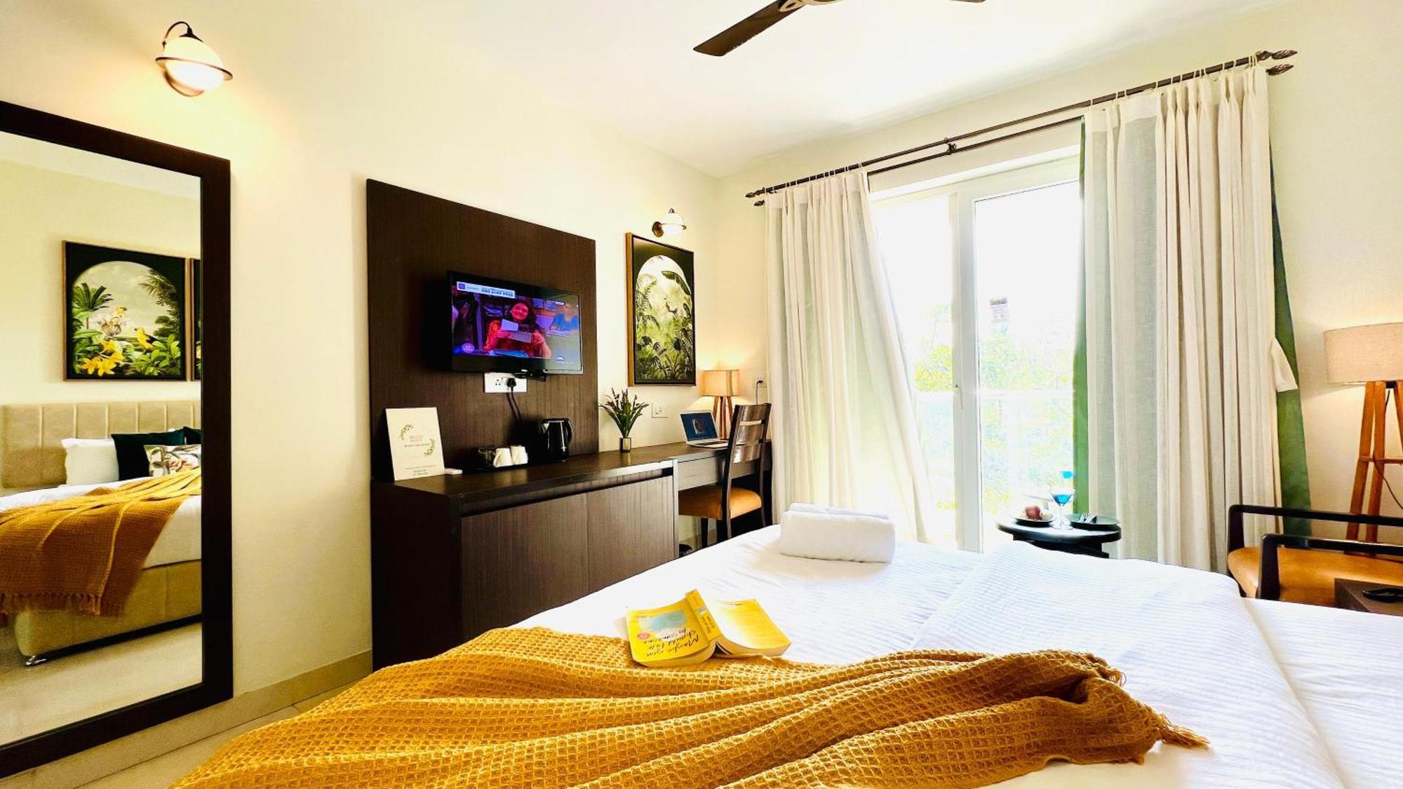 Bluo Amani Vagator - Boutique Hotel Goa Анжуна Экстерьер фото